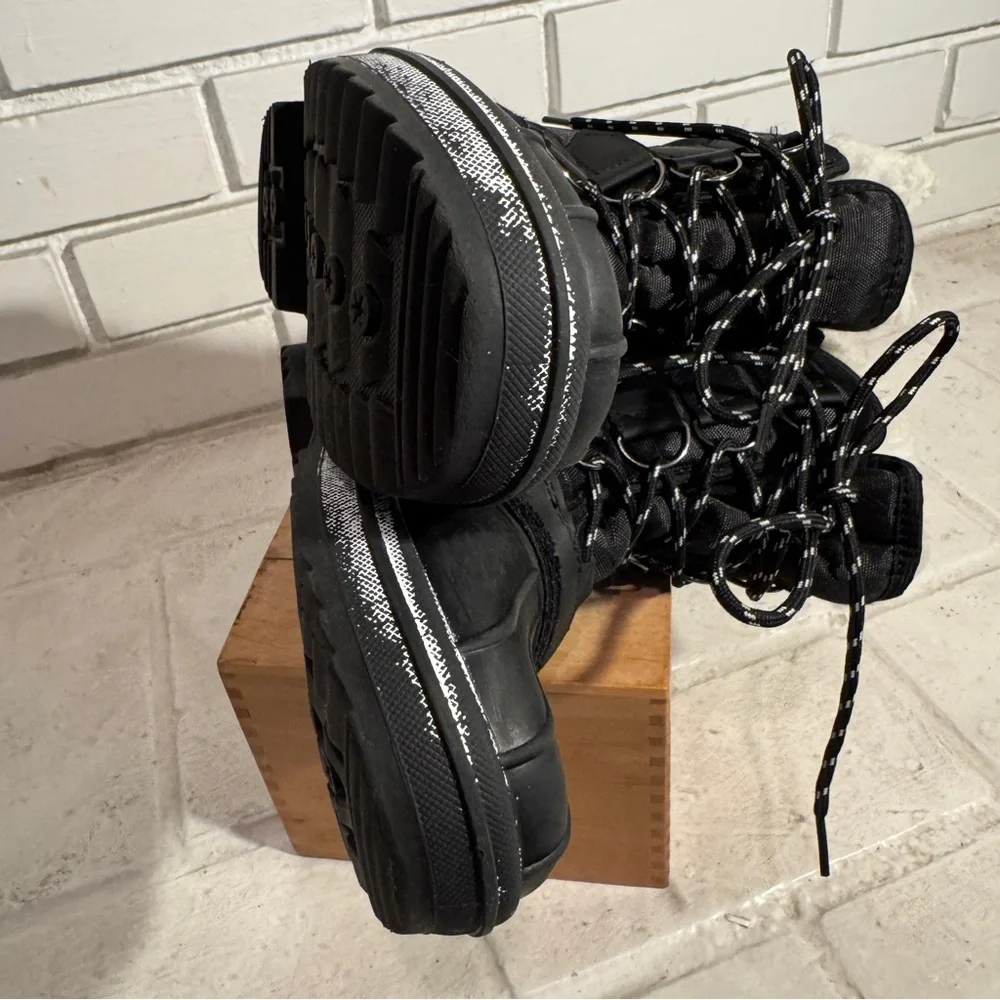 Youth Size 4 Black Winter Duck Boots, waterproof, cozy fleece lined
